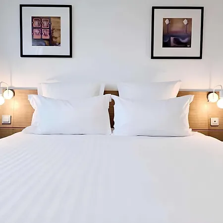 Western De La Cite &