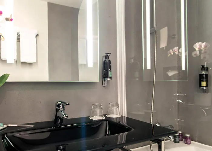 Western De La Cite & Ξενοδοχείο 3*