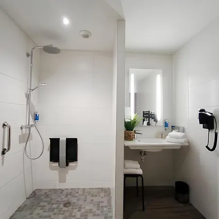 Western De La Cite & Hotell 3*