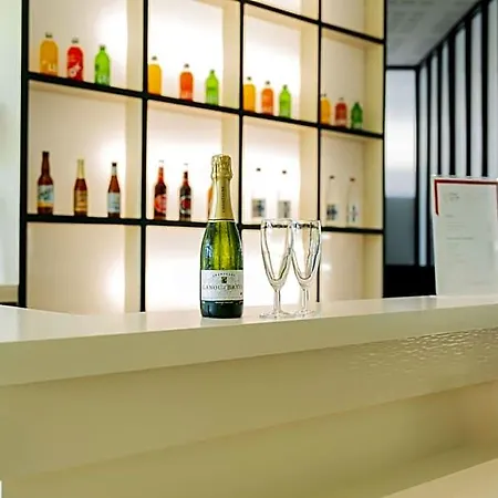 ホテル Western De La Cite &