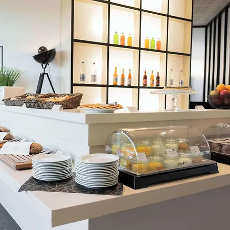 ホテル Western De La Cite & 3*