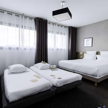 Western De La Cite & 3*