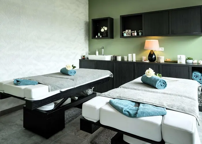 Western De La Cite & Szálloda Guérande