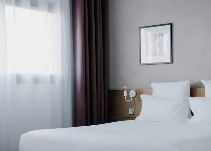 Western De La Cite & Szálloda Guérande